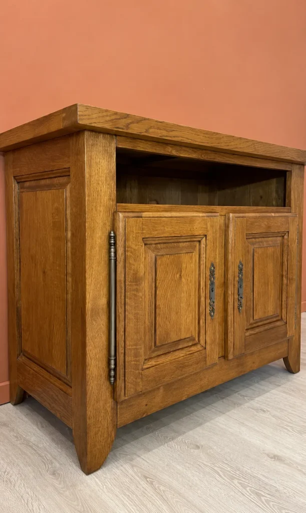 Meuble TV en chêne rustique avant relooking